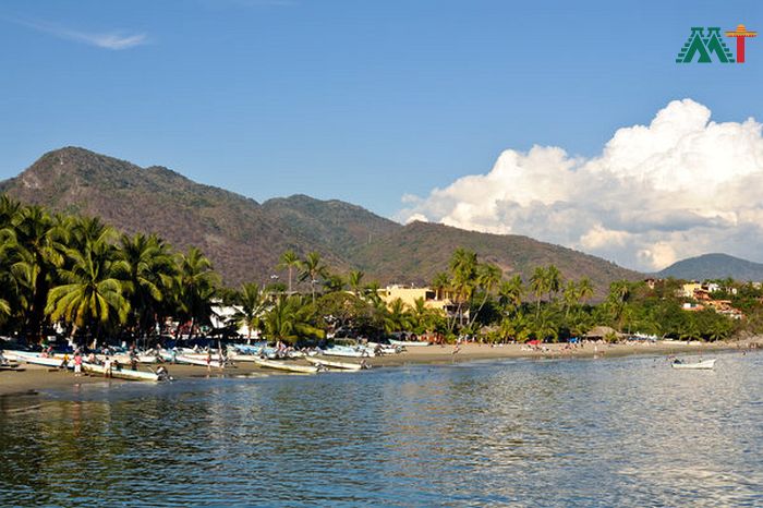 Beach In Ixtapa And Zihuatanejo