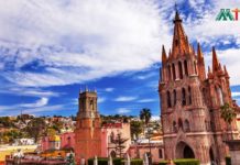 Parroquia Archangel Church in San Miguel De Allende